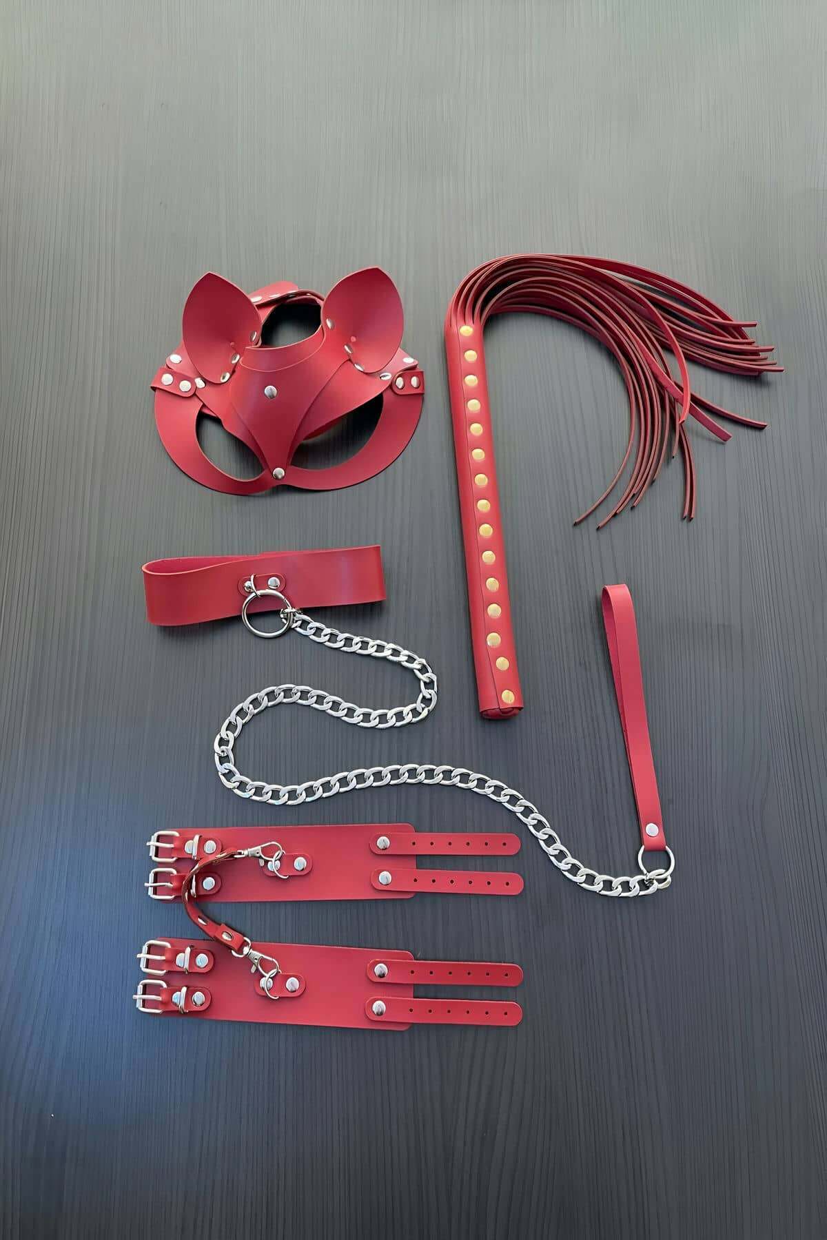 Kırmızı Fantezi Set, Kırbaç - Kelepçe - Tasma - Maske Takım - APFT1246